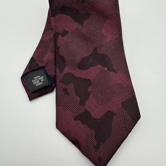 Michael Kores Silk Camo Tie โ Burgundy Modern Camo โ Gift for Him - Picture 4 of 7